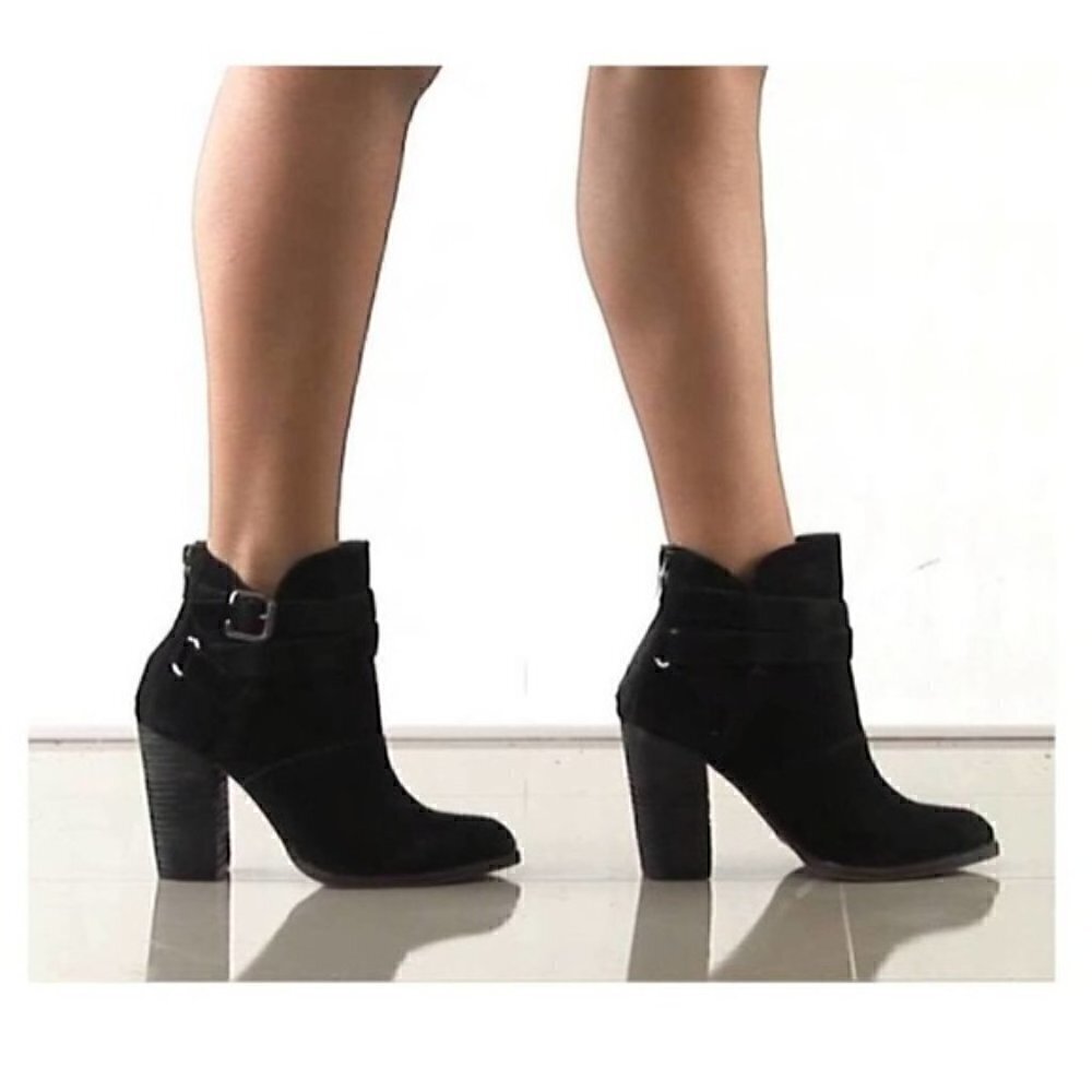 Chinese Laundry Black ZIP IT SPLIT SUEDE BOOTIE Size 5.5